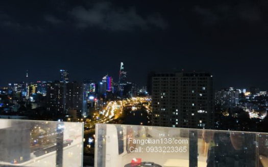 胡志明市公寓出租,很漂亮的一间 Goldview 公寓的房屋出租在胡志明市第四郡,阳台景观朝河水,靠近第一郡,滨城市场,繁荣区